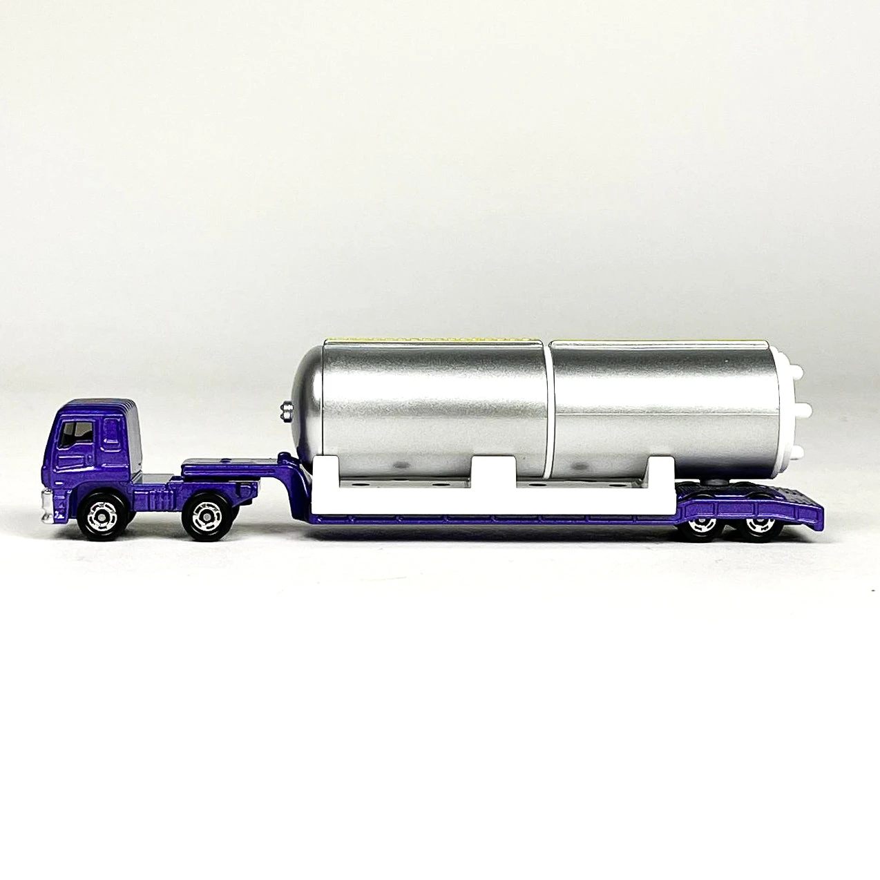 158585 Long Tomica Isuzu Tank 3 158585 Long Tomica Isuzu Tank