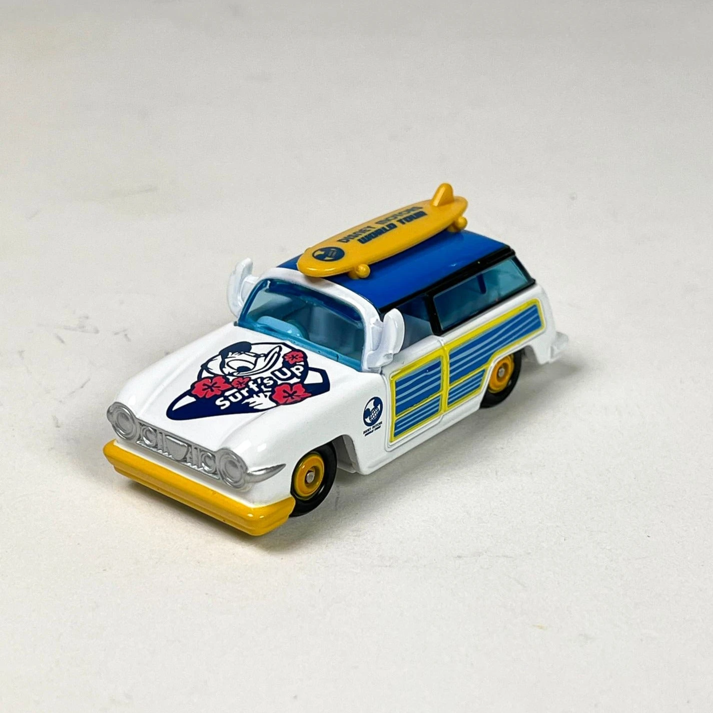 Disney Motors World Tour Lagoon Wagon Donald Duck 4 Disney Motors World Tour Lagoon Wagon Donald Duck - Image 2