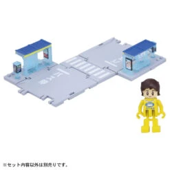 Tomica Town Bus Stop With Passenger -Toy Discount Store 933977 3