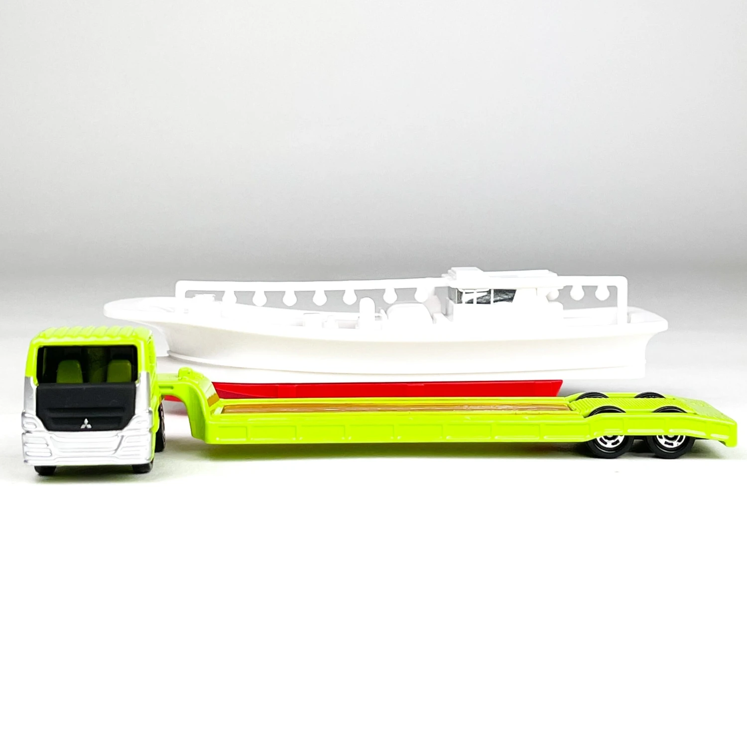 173823 Mitsubishi Fuso Fishing Boat Transport 4 173823 Mitsubishi Fuso Fishing Boat Transport - Image 2