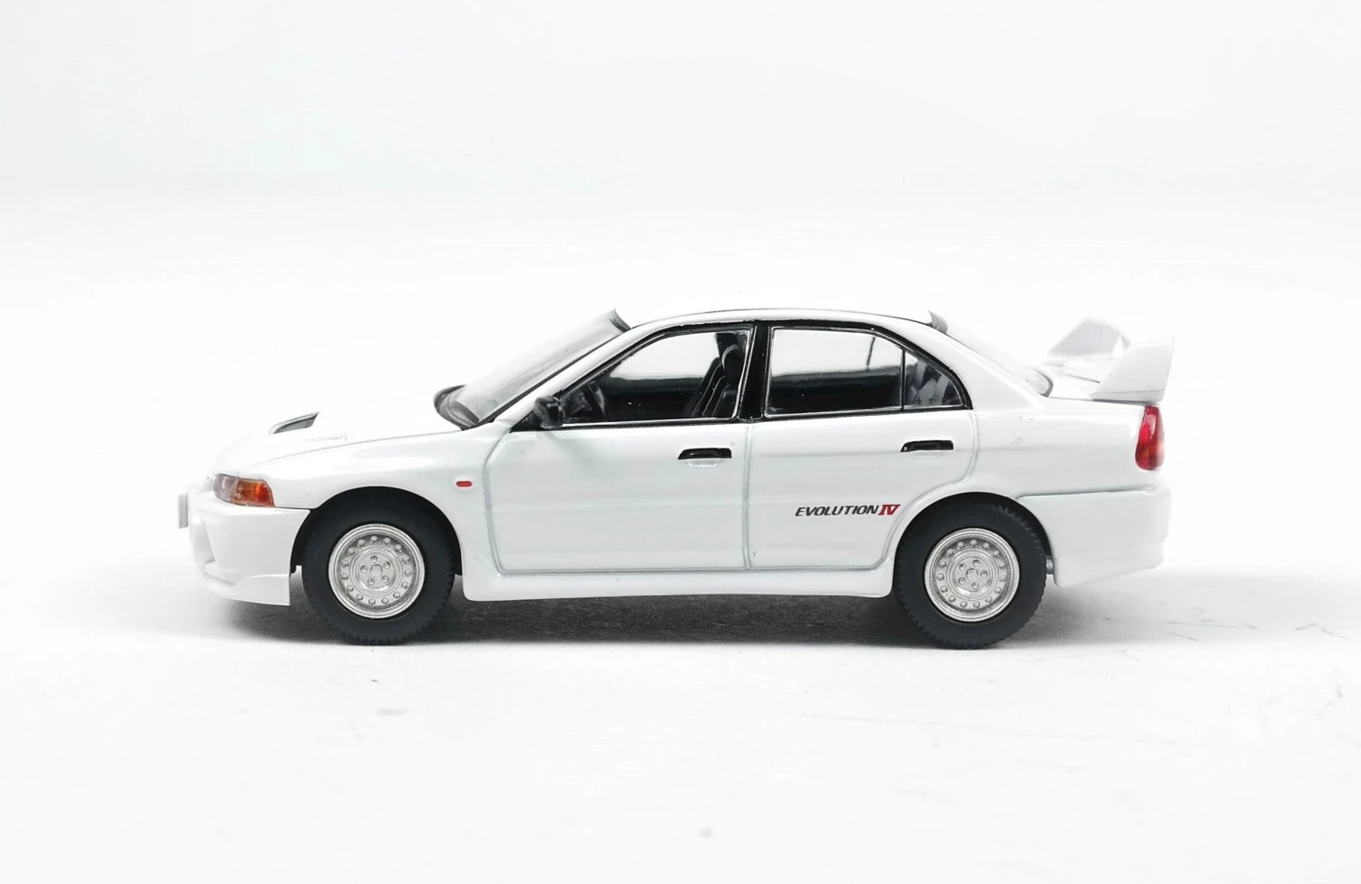 LV-N186C Mitsubishi Lancer RS Evolution IV White 4 LV-N186C Mitsubishi Lancer RS Evolution IV White - Image 2