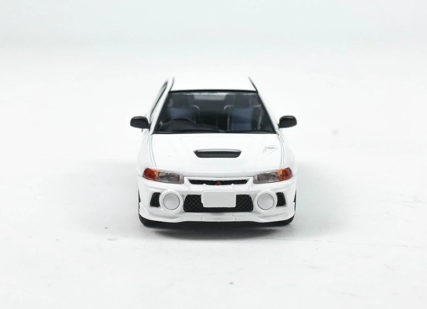 LV-N186C Mitsubishi Lancer RS Evolution IV White 5 LV-N186C Mitsubishi Lancer RS Evolution IV White - Image 3