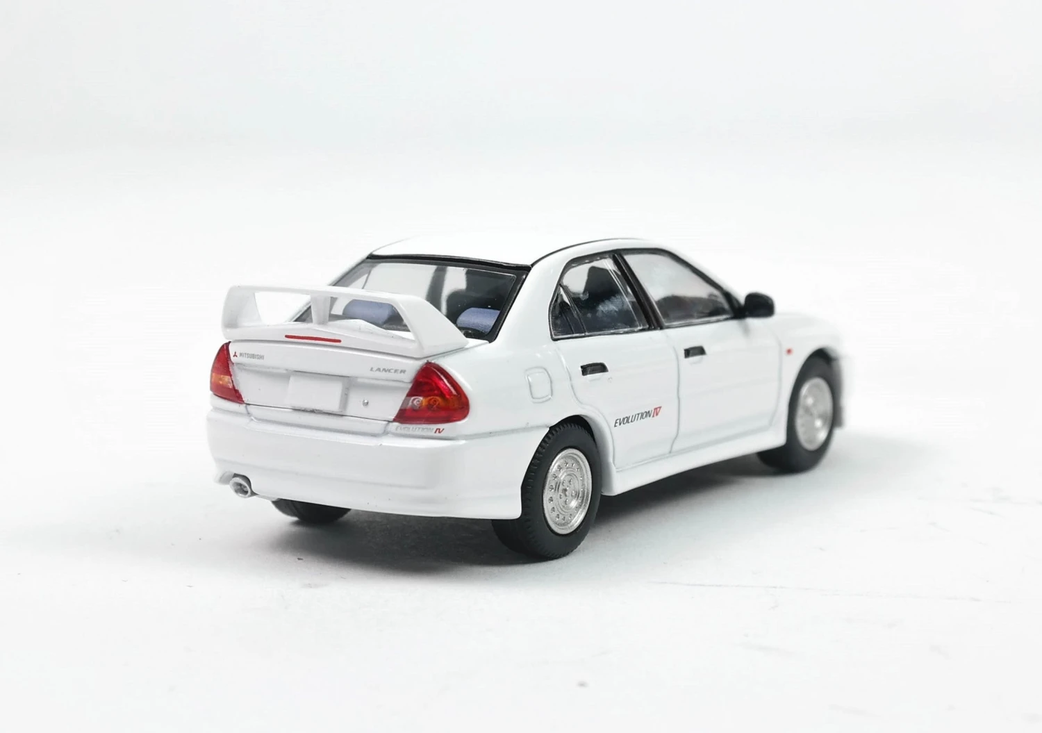LV-N186C Mitsubishi Lancer RS Evolution IV White 7 LV-N186C Mitsubishi Lancer RS Evolution IV White - Image 5