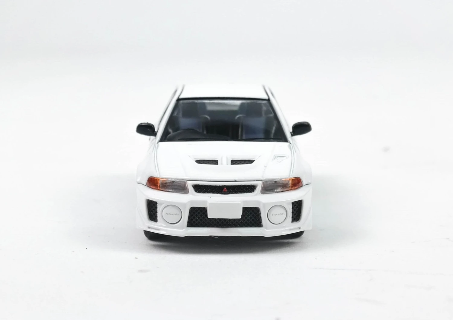 LV-N187C Mitsubishi Lancer RS Evolution V White 6 LV-N187C Mitsubishi Lancer RS Evolution V White - Image 4