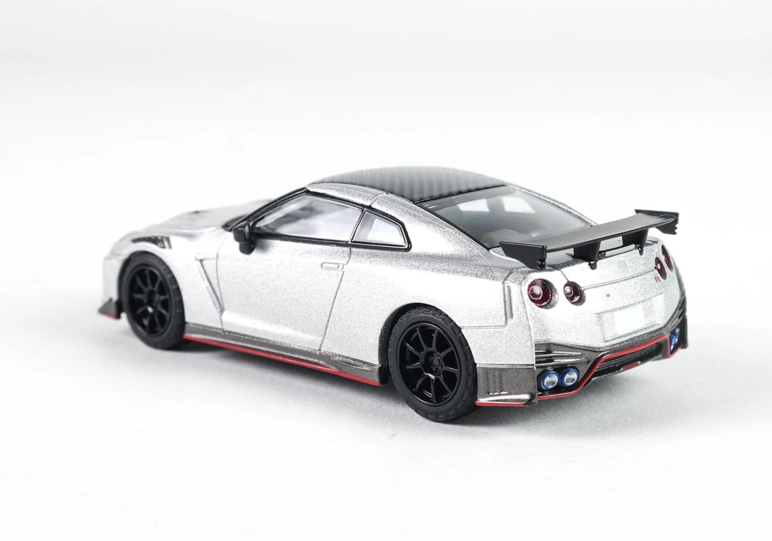LV-N217C Nissan GT-R Nismo 2020 Silver 4 LV-N217C Nissan GT-R Nismo 2020 Silver - Image 2