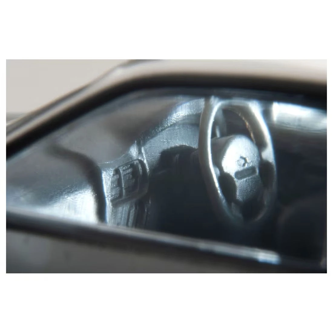 Tomy Tec LV-N308C Nissan Skyline GT-R V-Spec N1 White 1995 Model 8 Tomy Tec LV-N308C Nissan Skyline GT-R V-Spec N1 White 1995 Model - Image 6